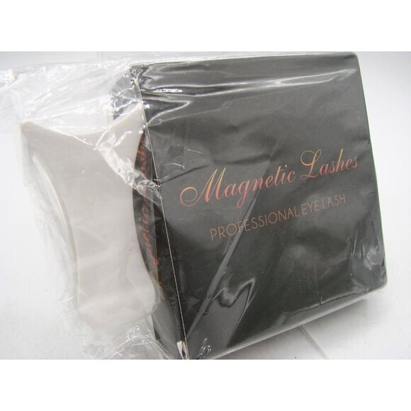 NEW Professional Magnetic Eye Lashes Style L02 No Glue Needed Natural New in Pkg - Picture 1 of 9